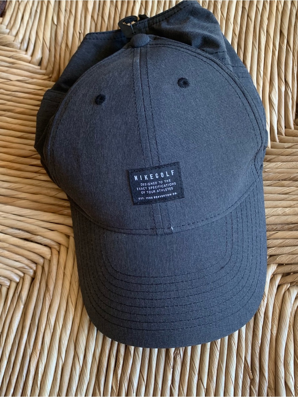Black/dark gray Nike Golf Legacy91 hat